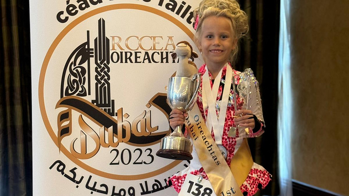 Le succès mondial de la petite femme slovaque.  Roxanka a remporté un concours de danse à Dubaï, parle anglais, espagnol et apprend le chinois