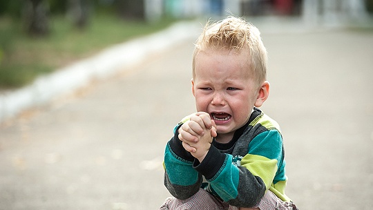 Obrázok Čo dieťa potrebuje počuť, ak sa hnevá, bojí či plače? Odborníci radia tieto jednoduché vety