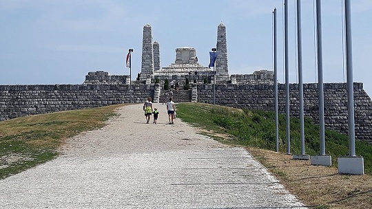 Obrázok 10 výletov v kopaničiarskom kraji. Očarí vás Štefánikova mohyla aj krásne bukové lesy