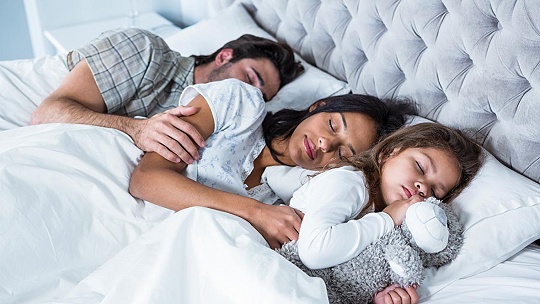 Obrázok Spoločné spanie pomáha deťom k samostatnosti. Aj tým desaťročným