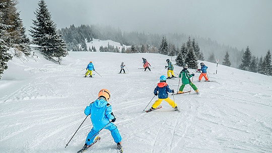 Obrázok Aj tento rok môžu žiaci využiť 150-eurový príspevok štátu na lyžiarsky kurz