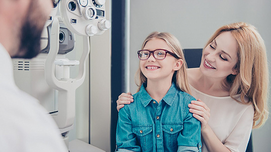 Obrázok Čo môže za nárast očných porúch u detí? Mobily prekvapujúco nie sú vinníkom