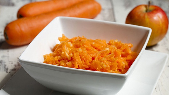 Obrázok Recept na víkend: Luxusný mrkvový šalát. Tvaroh a orechy mu dodajú šmrnc