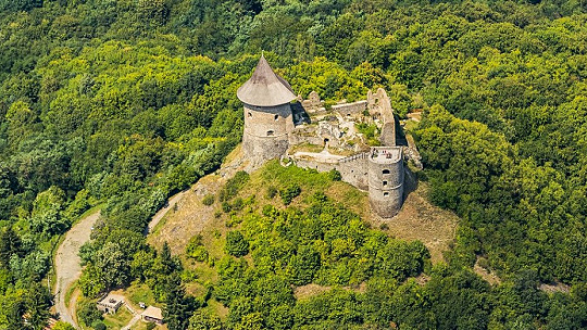 Obrázok 5 čarovných, no neznámych kútov Slovenska, kde strávite nevšednú dovolenku. Spoznajte unikátne gotické kostoly na Gemeri či región, o ktorom ste nikdy nepočuli