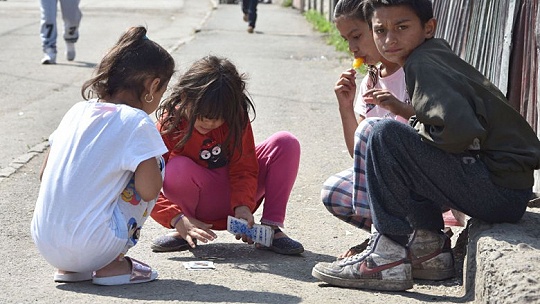 Obrázok Veľkí bratia a veľké sestry motivujú rómske deti k učeniu