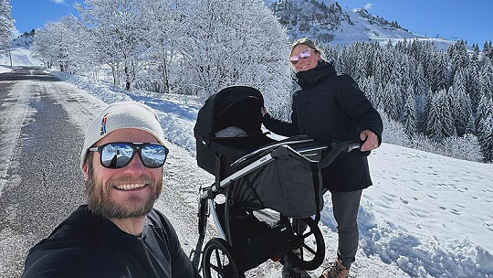 Obrázok Už sú traja! Ďalší hviezdny lyžiarsky pár sa teší z bábätka, takto sa o novinu podelili s verejnosťou