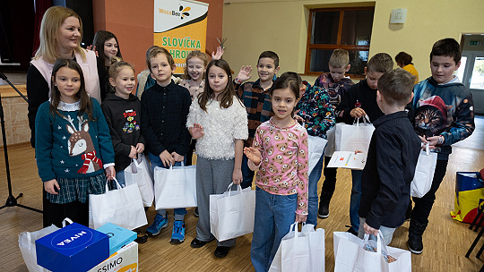 Obrázok Fantastické! Tretiaci z maličkej dedinky pri Pezinku zvíťazili v medzinárodnej súťaži, porazili aj deviatakov! „Mám slzy na krajíčku,“ je dojatá riaditeľka