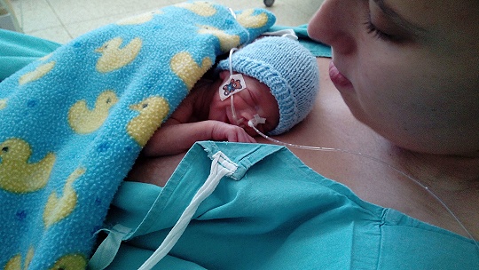 Obrázok „Keď sa Tomáško narodil, vážil jeden kilogram. Dnes je to zdravý a šikovný chlapček.“