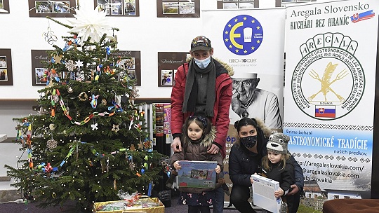 Obrázok Vianočný stromček pomohol rodine s deťmi udržať si bývanie