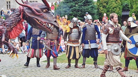 Obrázok Na smolenickom zámku vyčíňa drak, kráľ Marko Igonda pozýva deti cez víkend na pomoc