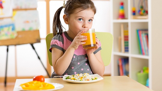 Obrázok Deti v materských školách pijú priveľa sladkého. Situácia je podľa zubárov alarmujúca