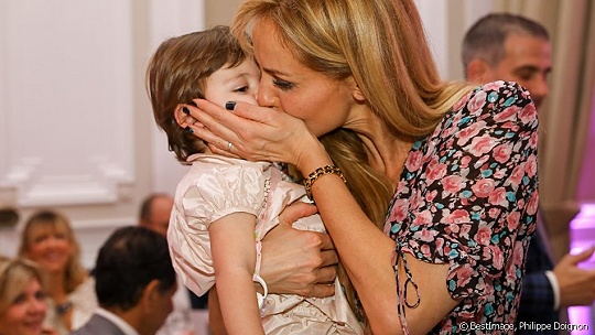 Obrázok FOTO Adriana Sklenaříková s dcérkou Ninkou na verejnosti. Z dievčatka rastie neskutočná slečna!