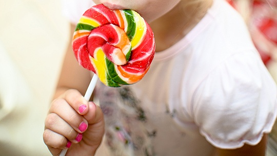 Obrázok Stop sladkostiam! Takto poškodzujú detské telíčko