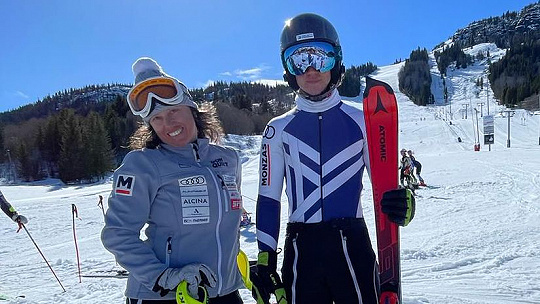 Obrázok Žena v mužskom svete. „Neľutujem nič, teší ma takýto život,“ vraví lyžiarska trénerka a komentátorka Eva Kurfürstová