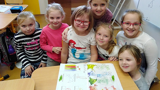 Obrázok Maličká škola v Záhradnom prijíma aj deti, ktoré inde odmietli. Kamilka s Downovým syndrómom nechce po vyučovaní domov