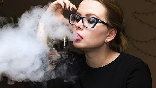 Obrázok Dvanásťročná fajčila e-cigaretu, skončila v kóme s nefunkčnými pľúcami. „Ani s tým nezačínajte!“ varuje