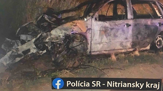 Obrázok 16-ročný mladík za volantom nabúral do stromu, s kamarátom takmer uhoreli