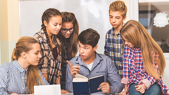 Obrázok Dnešné deti nevedia rozlíšiť pravdu od klamstiev, chýba im kritické myslenie