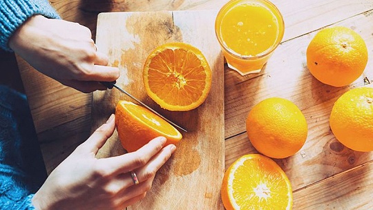Obrázok Citrusové kôrky škoda vyhadzovať. 8 tipov, ako ich využiť v domácnosti