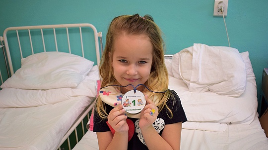 Obrázok Nemocnica vo Svidníku oceňuje hospitalizované deti za statočnosť, rozdáva im medaily