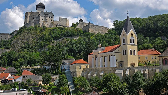 Obrázok Na Trenčianskom hrade otvorili výstavu kostýmov zo slávnych československých rozprávok
