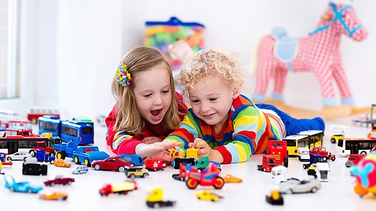 Obrázok Aké hračky by nemali chýbať v detskej izbe a načo sú dobré hojdačky, vysvetľuje uznávaný neuropsychológ