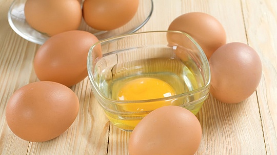Obrázok Ako správne rozmrazovať hydinu a prečo vyhadzovať obaly z vajíčok