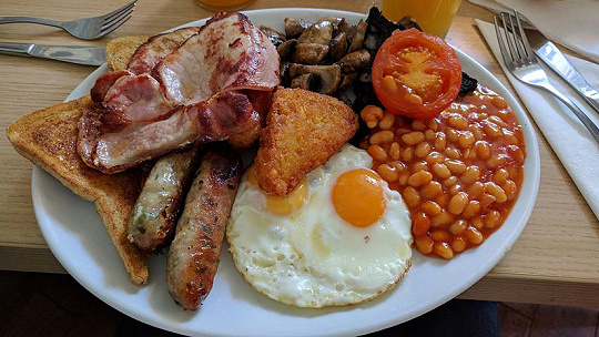 Obrázok Recept na víkend: Pravé anglické raňajky, ktoré si môžete dať aj na večeru. Výdatné a chutné