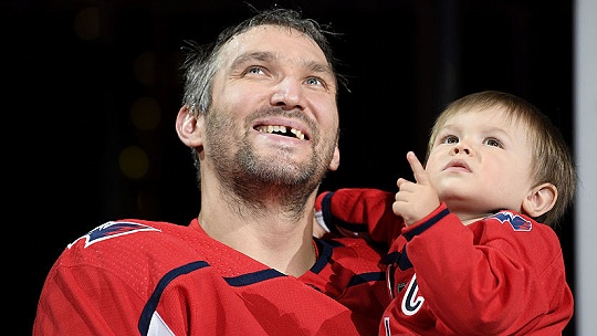Obrázok Ďalšia hokejová hviezda sa teší z bábätka. „Som prešťastný,“ vyznáva sa dojatý Alexander Ovečkin