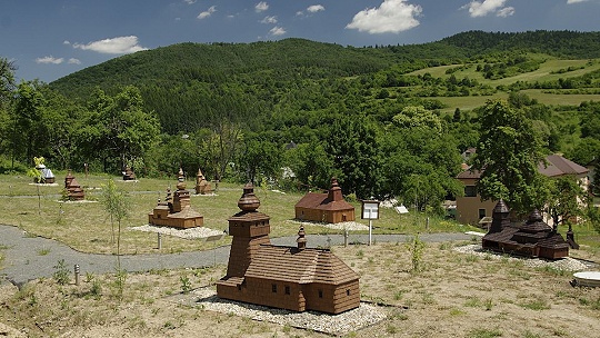 Obrázok V Ľutine je na jednom mieste viac ako 40 drevených chrámov