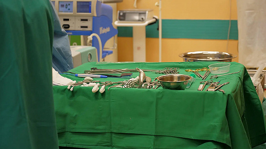 Obrázok Raritná operácia s úspešným koncom. Dieťaťu hrozila amputácia ruky, no lekári v Bratislave mu vyrobili náhradné rameno i lakeť