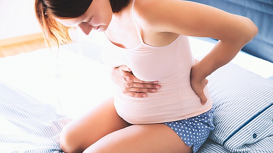 Obrázok V pôrodniciach stále skáču ženám po bruchu. Je to veľmi nebezpečná praktika